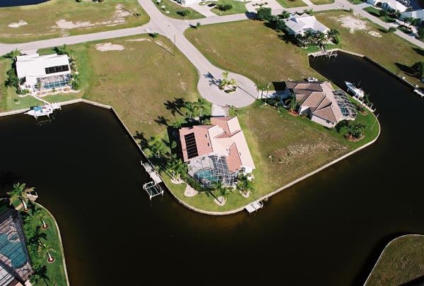 Tip lot homes in Punta Gorda Isles